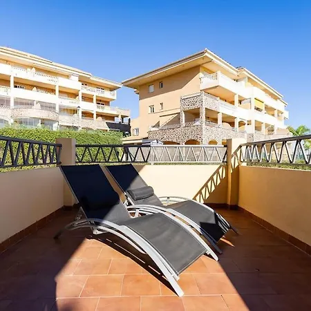 Spacious 2 Bedroom With Sea View! Апартаменты